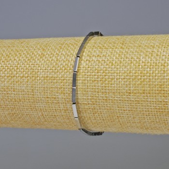 Náramek z hematitu obdélníkového tvaru – barva stříbrná, rozměry 8×2 mm, délka 18 cm, elastický
