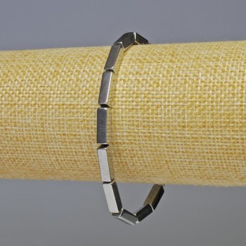 Náramek z hematitu, obdélníkový tvar, barva stříbrná, rozměr 12×4 mm, délka 18 cm, elastický