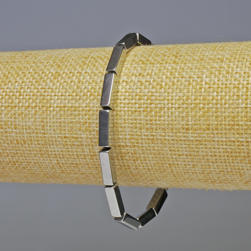 Náramek z hematitu, obdélníkový tvar, barva stříbrná, rozměr 12×4 mm, délka 18 cm, elastický