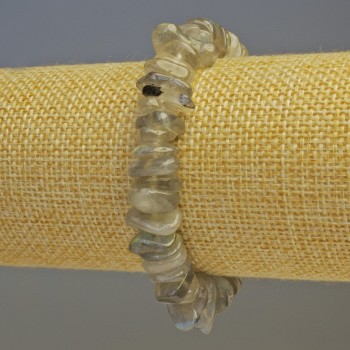 Náramek z labradoritu, drobné fragmenty kamene, průměr 10–12×3 mm, délka 18 cm, elastický