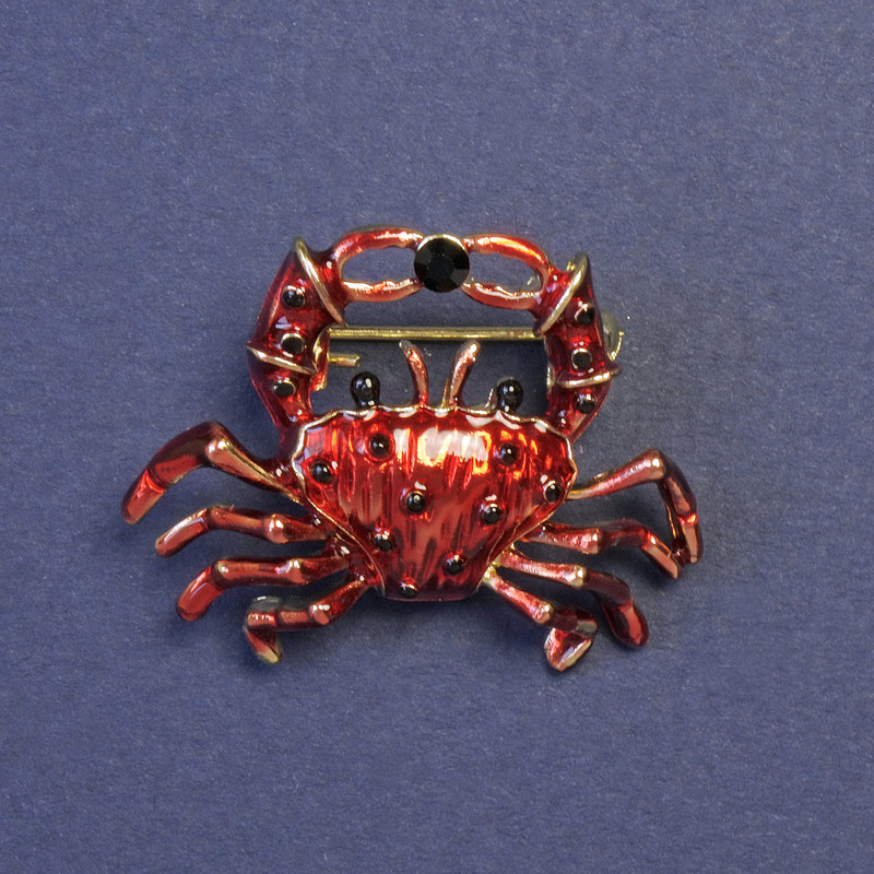 Brožka Krab červený smalt zlatistý kov 23×30 mm