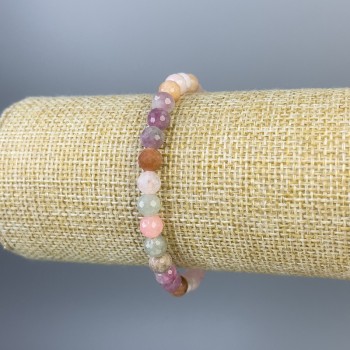 Náramek z jadeitu s granovanými korálkami o průměru 6 mm, délka 18 cm, elastický