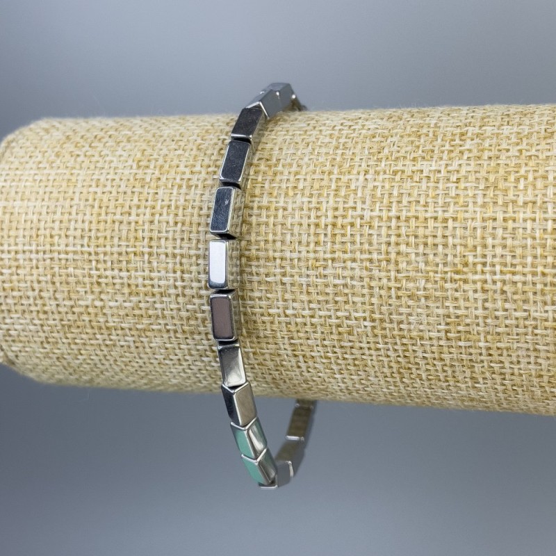Náramek z hematitu, pravoúhlý, stříbrná barva, rozměr 8×4 mm, délka 18 cm ± elastický