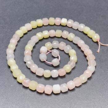 Korálky Morganit na niti, brusované kostky, průměr 5 mm ±, délka 37 cm