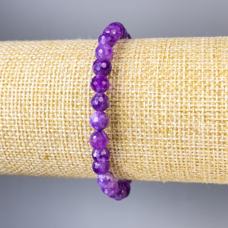 Náramek ze sugilitu brusované kuličky, průměr cca 6 mm, délka 18 cm, elastický