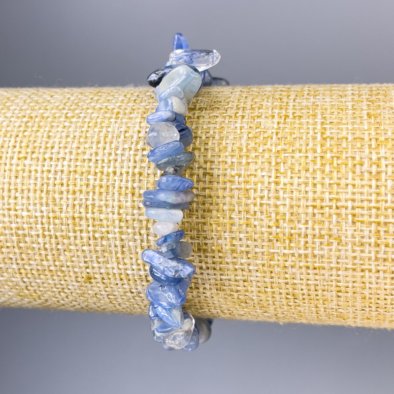 Náramek z kianitu – drobné částečky, průměr 12×2 mm a 9×3 mm, délka 18 cm, elastický