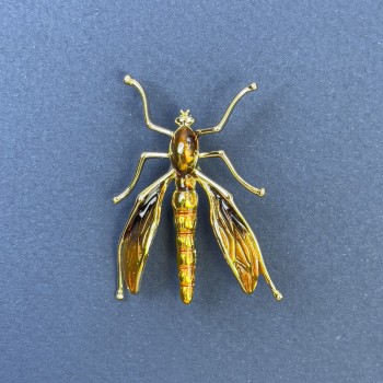 Brož Hmyz, zlatistý kov, průměr cca 39 mm, délka cca 42 mm