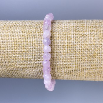 Náramek z broušeného kunzitu – kostka, průměr 6 mm, délka 18 cm, elastický