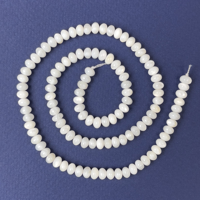 Přírodní perleťové rondely 5×3 mm na niti, délka cca 39 cm