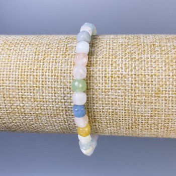 Náramek z morganitu, broušené kubíky, průměr 6 mm, délka 18 cm, na pružné šňůrce