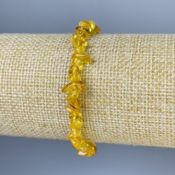 Náramek z jantarových úlomků, velikost 7×4 mm, délka cca 18 cm, elastický