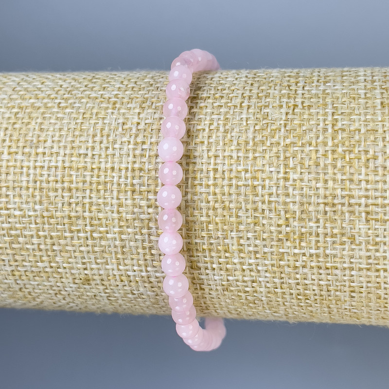 Náramek z růžového křemene, hladká korálka, průměr 4 mm, délka 18 cm, elastický
