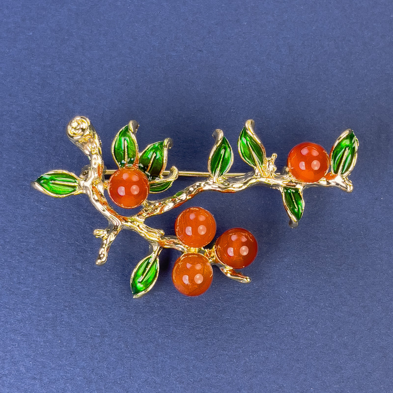 Brož „Větvičky“ s karneolem v zlatistém kovu 48×32 mm+