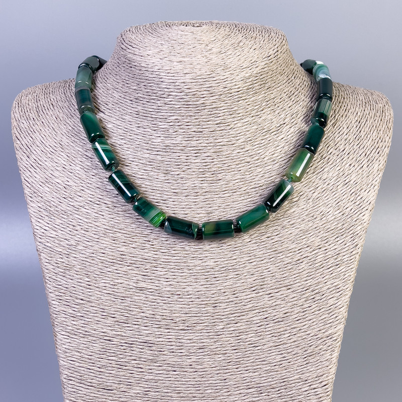 Náhrdelník z achátu, hladké válce, průměr 15×8 mm ±, délka 45 cm ±, s karabinkou