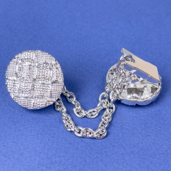 Brožka pro cardigan ze stříbrného kovu, průměr ozdoby cca 21 mm, délka řetízku 9 cm