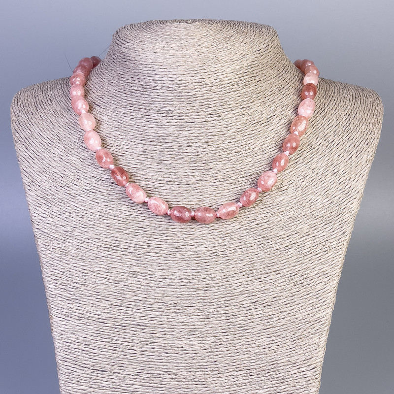 Náhrdelník jahodový kvarc fasetovaný, průměr 10×7 mm, délka 45 cm, s karabinou