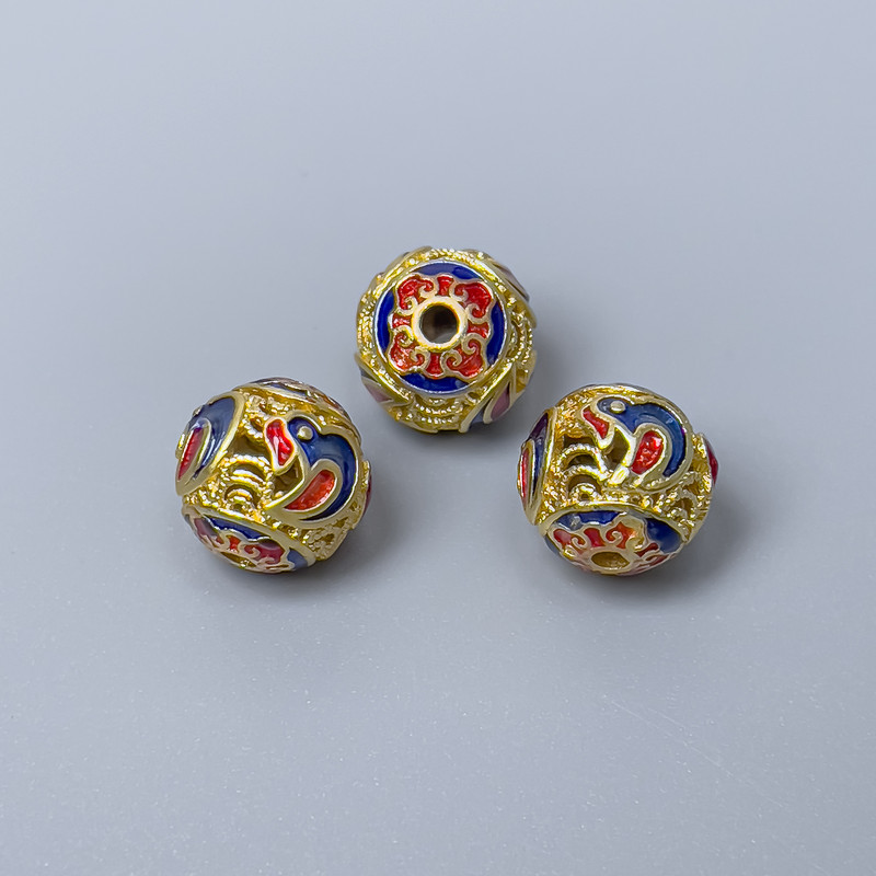 Korálek Cloisonné modro-červený smalt, průměr 10 mm, otvor 1,8 mm, zlatý odstín kovu, 1 ks