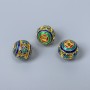 Korálka Cloisonné se smaltem, modrá, červená, tyrkysová a zelená, průměr 10×9 mm ±, dírka 1,5 mm, zlatá barva kovu, 1 ks