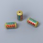 Korálka cloisonné cylindrická zeleno-červená se smaltem, průměr 7×14 mm, otvor cca 1,5 mm, zlatý kov, 1 ks