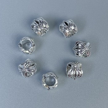 Korálka-vložka barvy stříbrné, průměr 8×7 mm, otvor 4 mm, balení 18 ks