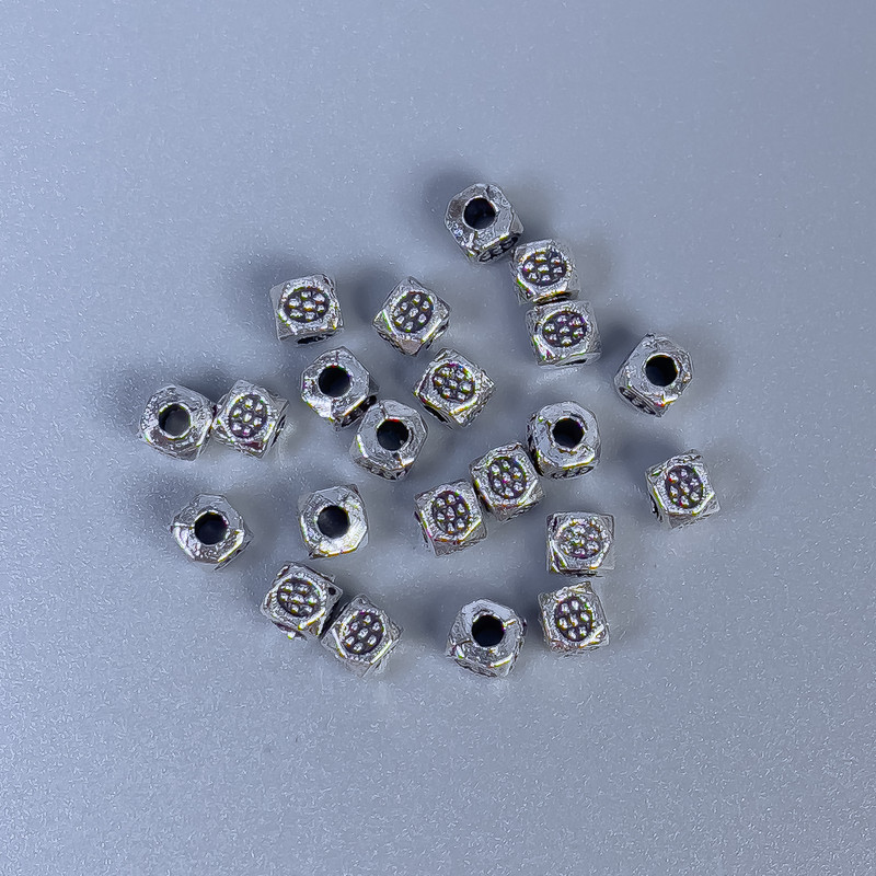 Korálka-vložka, barva kovu stříbrná, průměr 3×3 mm ± otvor 1 mm ± balení 20 g (~150 ks)