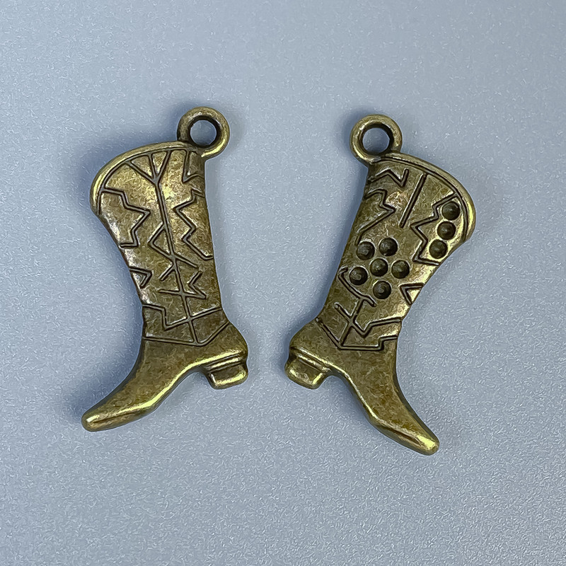 Přívěšek „Boty“ bronzová barva kovu, rozměry 22×14×2 mm ± otvor, průměr 2,5 mm ± balení 8 ks