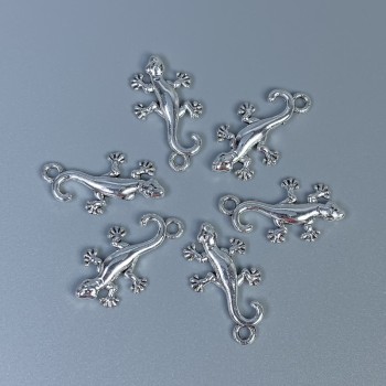 Přívěšek 'Ještěrka', barva kovu: stříbrná, rozměry 23×13×2 mm ± otvor 2 mm ± balení 12 ks