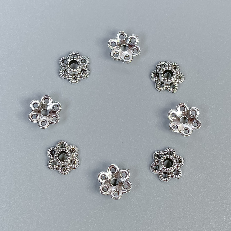 Korálkové čepičky pro korálek, barva kovu stříbrná, průměr 6×0,8 mm, otvor 1,5 mm ±, balení 20 g (~195 ks)