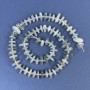 Korálky z labradoritu – drobné kousky 9–12×3 mm, navlečené na niti, délka 40 cm