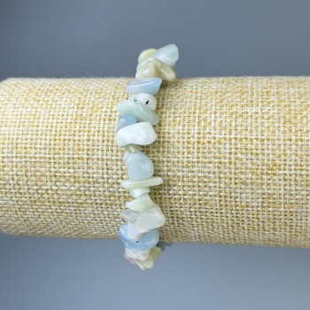 Náramek z morganitu – drobné fragmenty, průměr 8–15 mm, délka 18 cm, elastický