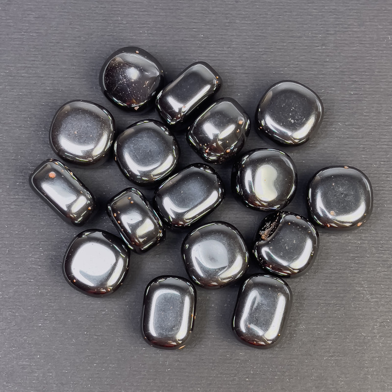Hematit facetované kamínky bez otvoru, 15–17 × 12–15 mm (+/-)