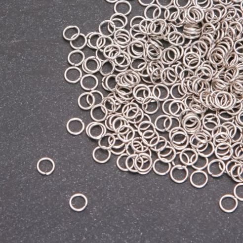 Spojovací kroužek, průměr 4 mm, světle stříbrný kov, balení 25 g