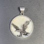 Přívěsek perleťový orel, stříbrný kov, průměr 32 mm+