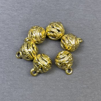 Kovový přívěsek zlatisté barvy, rozměr 8×11 mm, balení 6 ks