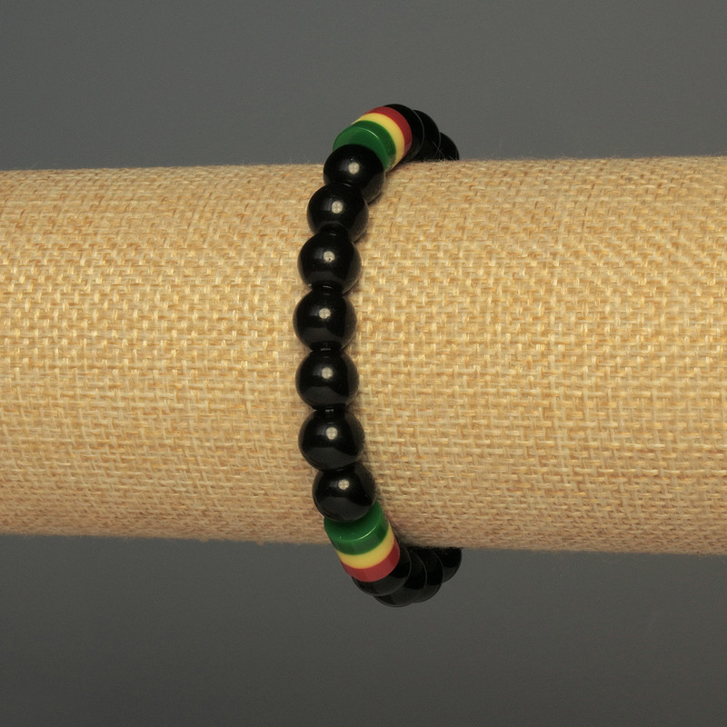 Náramek z achátu, lisované korálky o průměru cca 8 mm, akrylová vložka o rozměrech 9×8 mm, délka 18 cm ±, elastický
