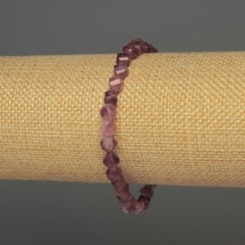 Náramek z broušeného tourmalínu, rombík, průměr 6×5 mm ±, délka 18 cm ±, elastický