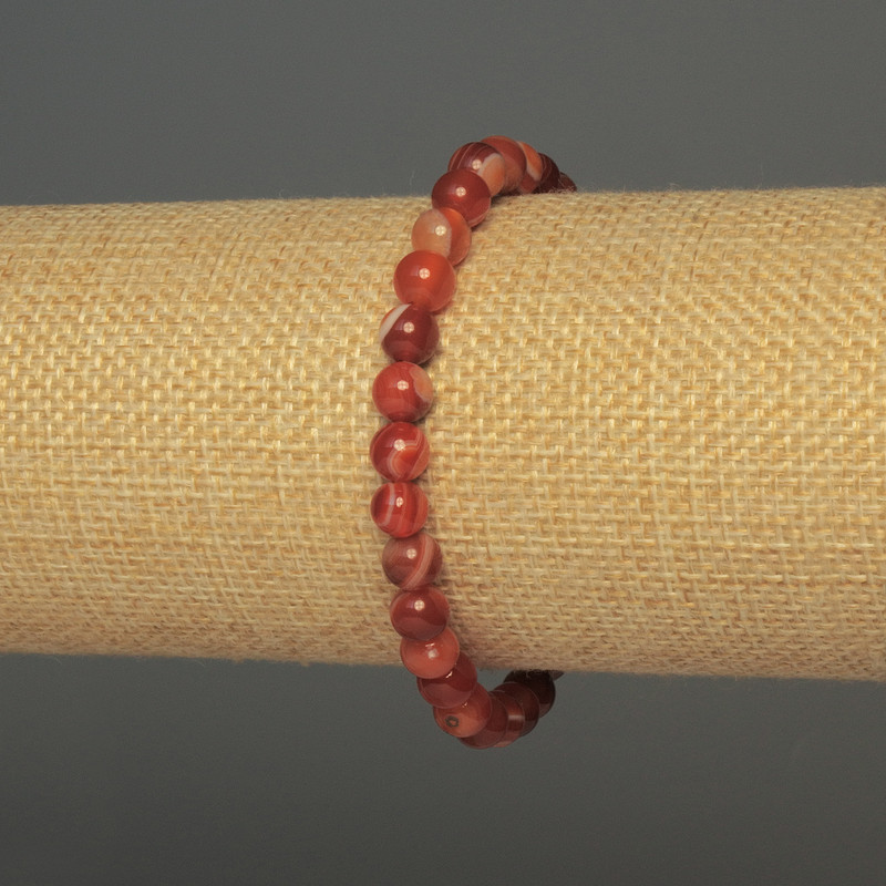 Náramek z achátu – hladká kulička, průměr 6 mm, délka cca 18 cm, elastická šňůra