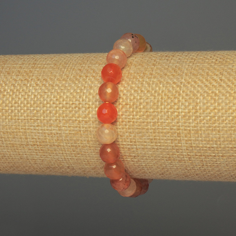 Náramek z karneolu – broušené kuličky, průměr 8 mm, délka 18 cm, elastický