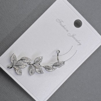 Náušnice Kaf na ouško ze stříbrného kovu 14×38 mm ± bílé štrasové kamínky