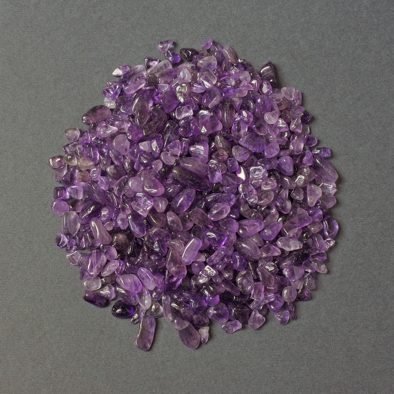 Přírodní ametystová drť bez díry 5–11×4 mm ± (za 100 g ±)