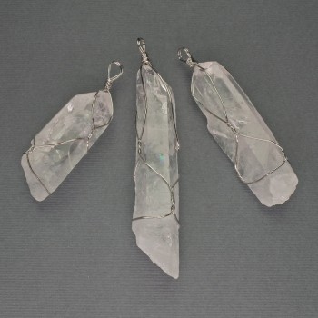 Přívěšek z horského křišťálu v opletení 65×55×18 mm, různých velikostí