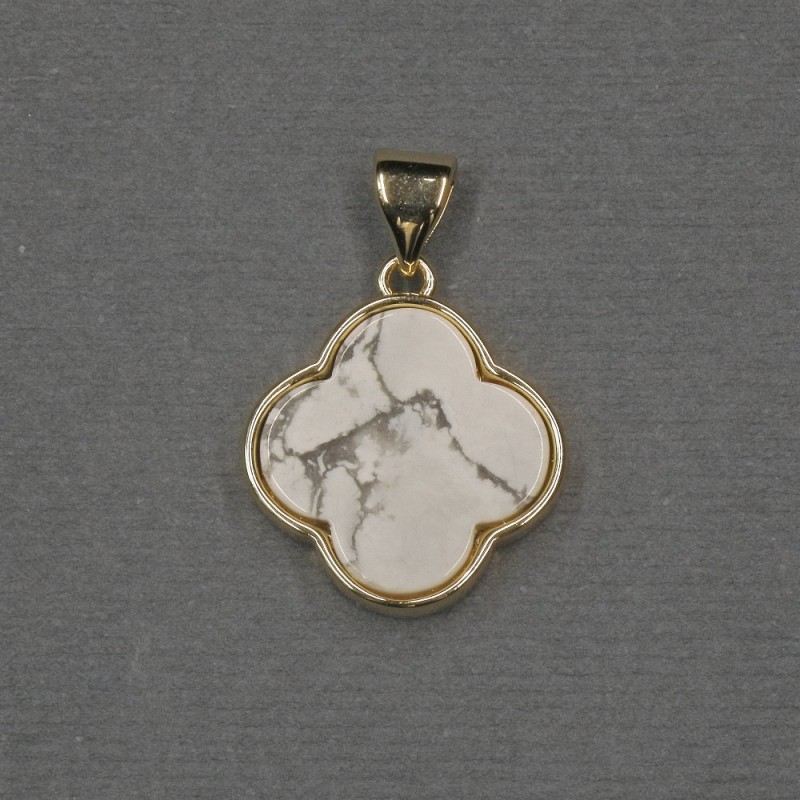 Přívěšek – čtyřlístek s vložkou chalcedonu 16×18×4 mm, zlatý kov
