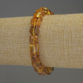 Náramek z jantaru – hladké kubíky 7×7 mm, délka 18 cm, elastický