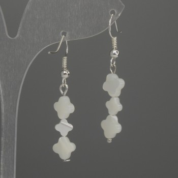 Náušnice s perleťovým motivem ve tvaru třílístku, 6 mm, délka 43 mm