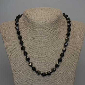 Náhrdelník z přírodního kamene Sluneční obsidián, víceúhelníky, průměr 10×9 mm ±, délka 50 cm