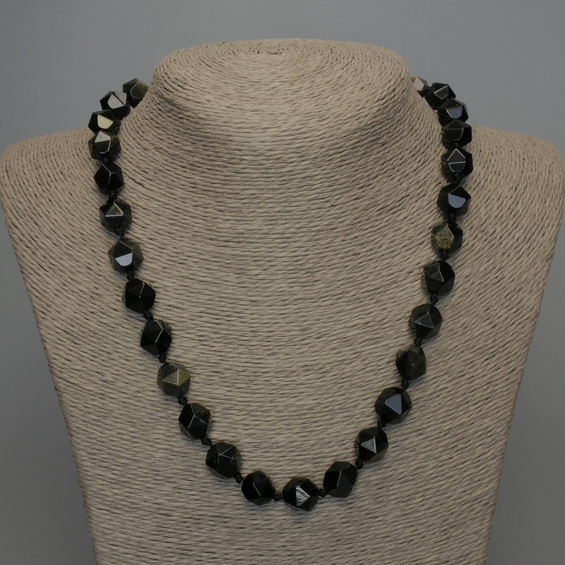 Náhrdelník z přírodního kamene Sluneční obsidián, vícefasetové korálky, průměr 12×11 mm, délka 50 cm