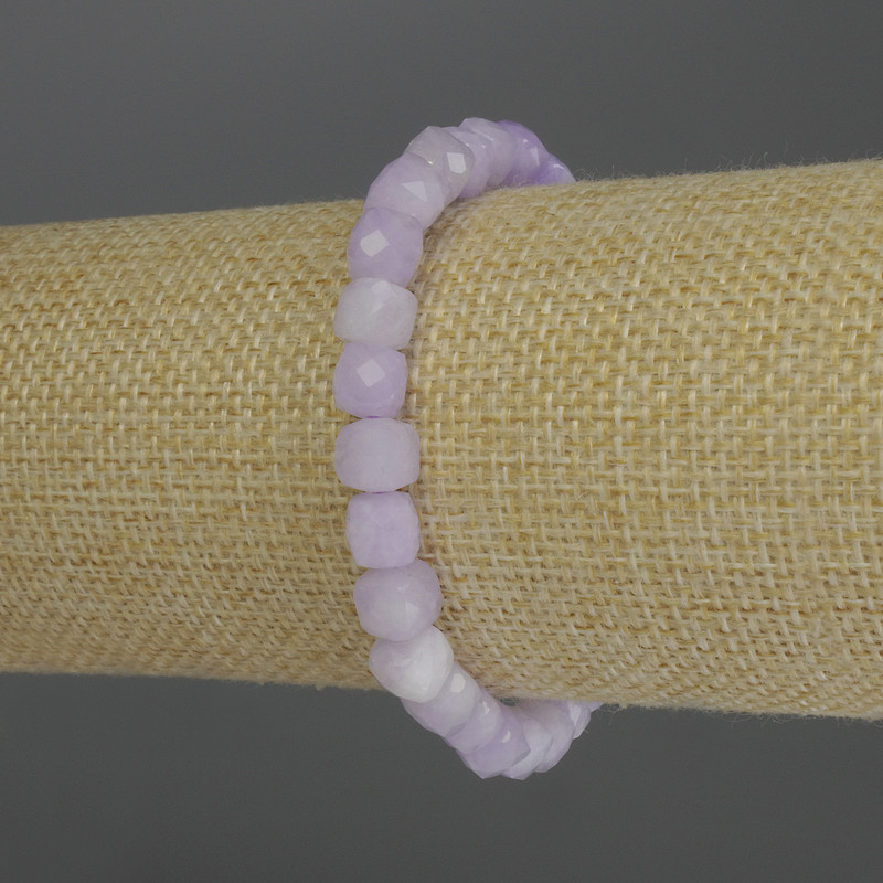 Náramek z levandulového ametystu, broušené kubíky, průměr 6,5 mm, délka 18 cm, elastický