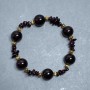 Náramek z granátu – hladké korálky, průměr 12 mm ±, jemné fragmenty 7×2 mm ±, délka 18 cm, elastický