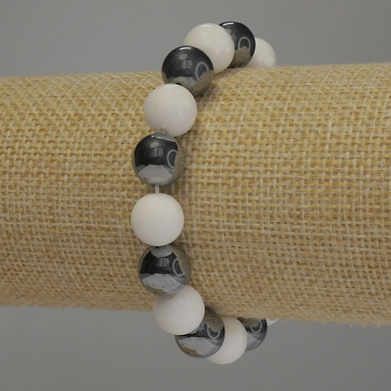 Náramek z achátu a hematitu, hladká kulička, průměr 10 mm ±, délka 18 cm, elastický