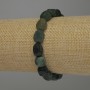 Náramek ze zeleného jaspisu s fazetovanými korálkami, průměr korálků 10–12×10 mm, délka 18 cm, na pružné šňůře